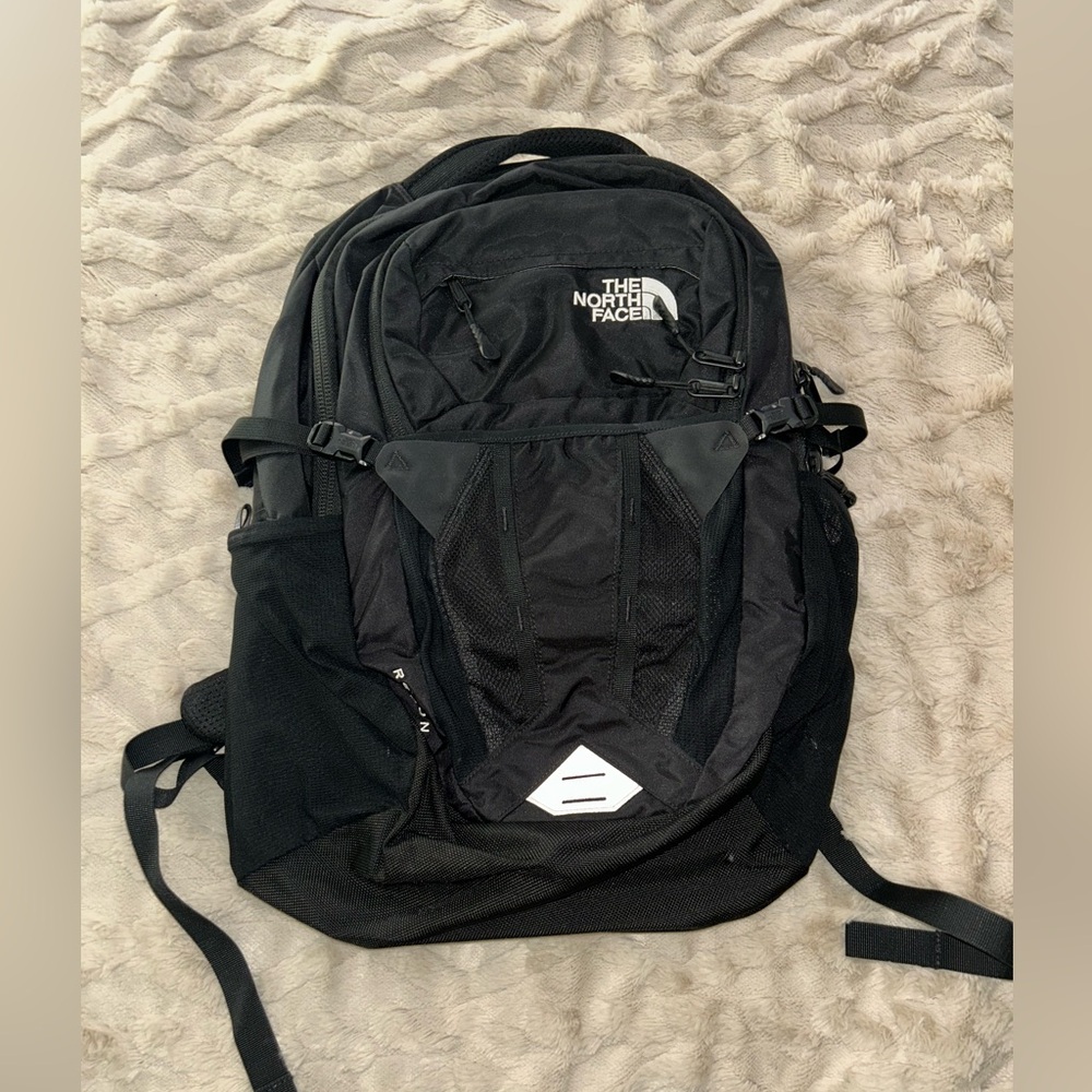 The North Face Women’s Recon Backpack in TNF Black